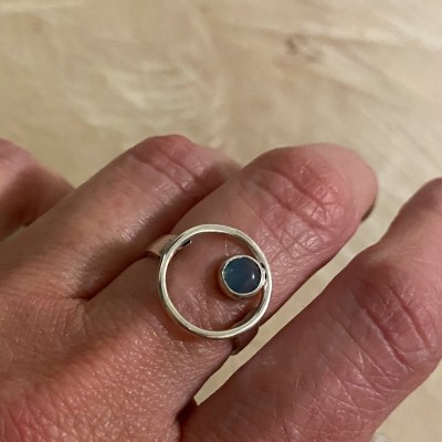 Ring with a circle with agate