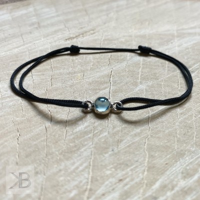 Delicate bracelet with blue agate