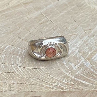 Srebrny pierścionek z kamieniem słonecznym