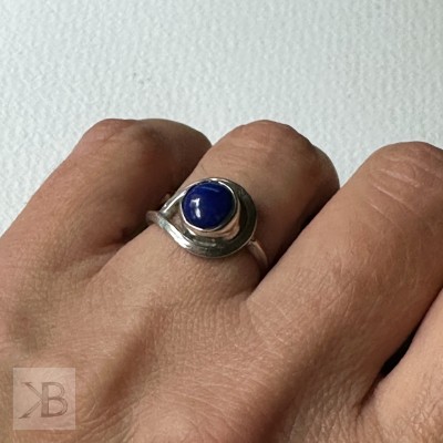 Silver ring with lapis lazuli