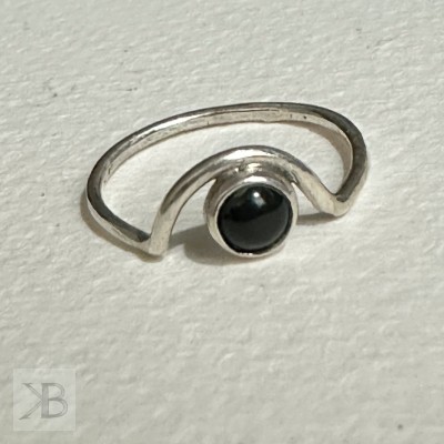 Srebrny pierścionek z onyksem