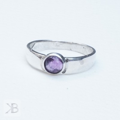 Ring with amethyst