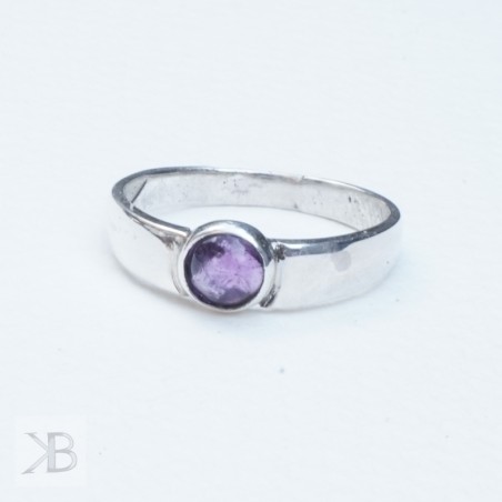 Ring with amethyst