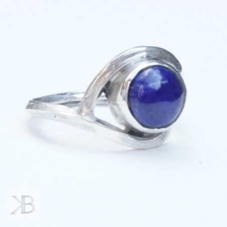 Silver ring with lapis lazuli