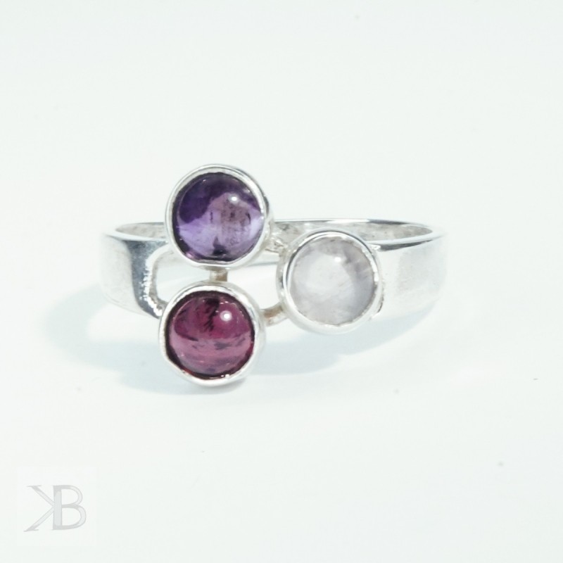 Srebrny pierścionek z granatem