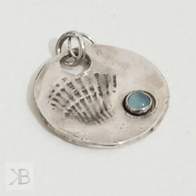 Silver pendant with a shell