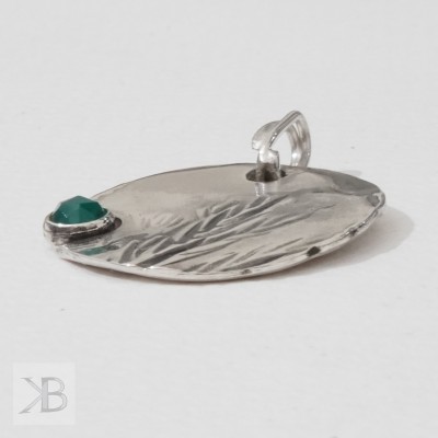 Silver pendant with green agate