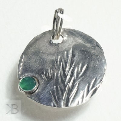 Silver pendant with green agate