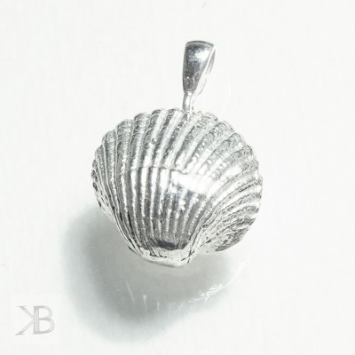 Shell silver pendant