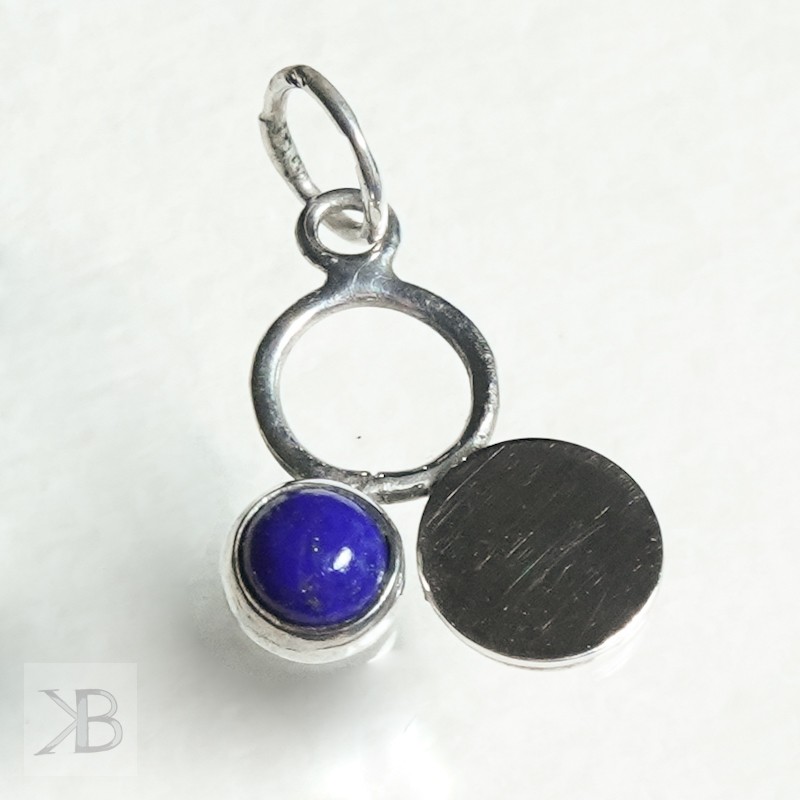 Silver pendant with lapis lazuli